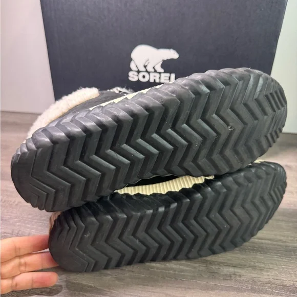 Sorel Out N About Plus Conquest Boots - Black size 8 EUC - Picture 9 of 10